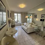 Cannes Croisette - Studio Au Calme Avec Terrasse